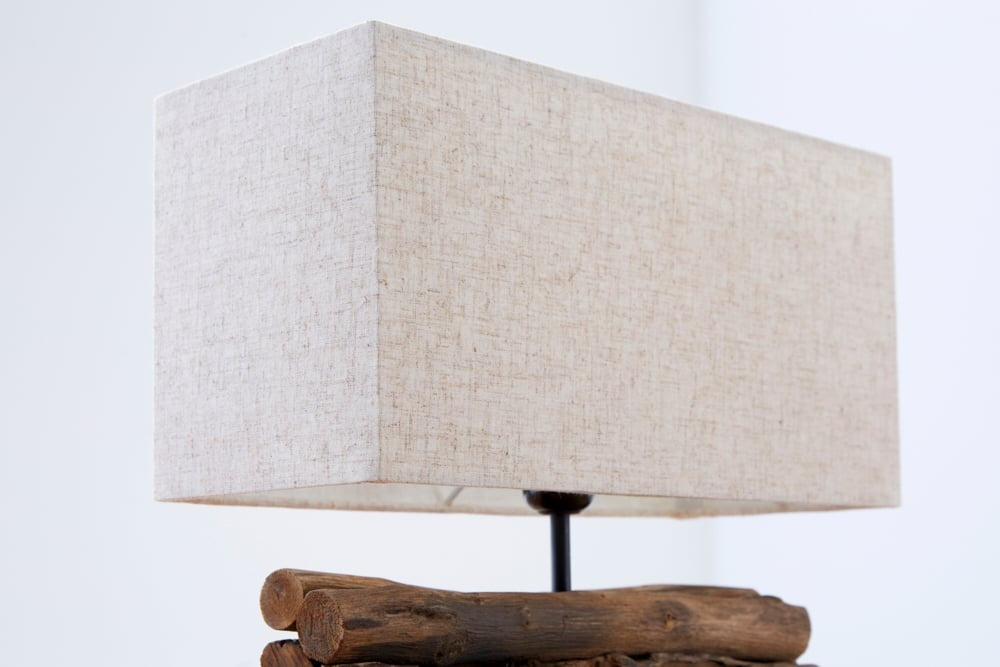 Lampe de table faite main PERIPHERE 40 cm abat-jour en lin bois flotté beige - 19477