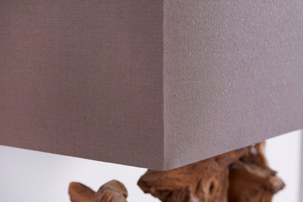 Lampe de table faite main ARAGON 50cm base en bois flotté marron avec abat-jour en lin - 20694