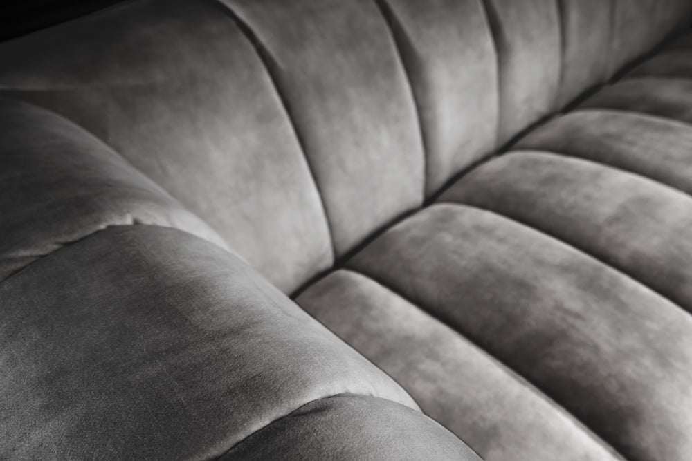 Canapé rétro 3 places NOBLESSE 225cm velours gris 3 places avec matelassage décoratif - 41248