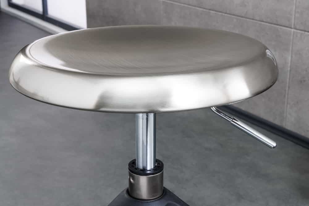 Tabouret de bar réglable en hauteur INDUSTRIAL chrome brossé métal noir argenté rond pivotant - 43655