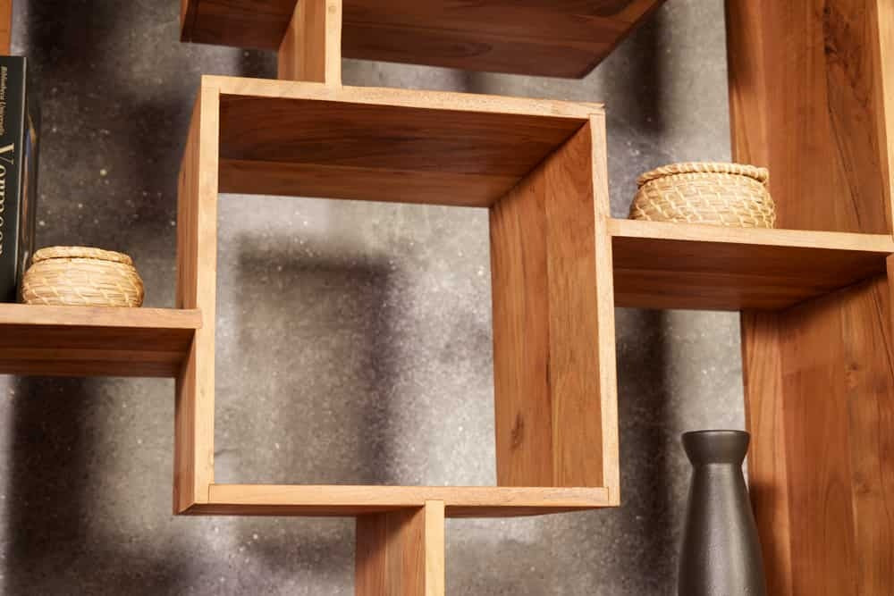 Bibliothèque en bois massif CUBUS 190 cm acacia finition miel pieds métal étagère sur pied noire - 43742