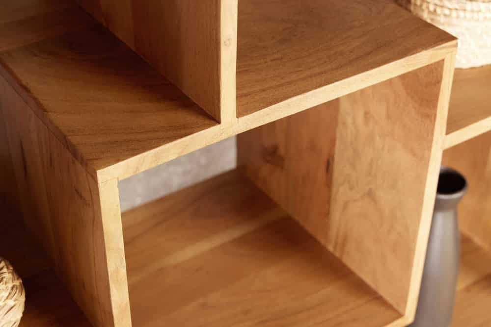 Bibliothèque en bois massif CUBUS 190 cm acacia finition miel pieds métal étagère sur pied noire - 43742