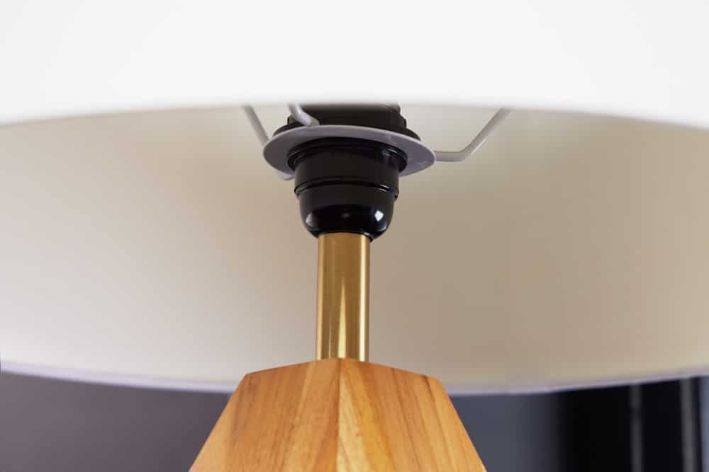 Lampe de table en bois massif DIAMOND 65cm teck blanc naturel moderne fait main - 43848