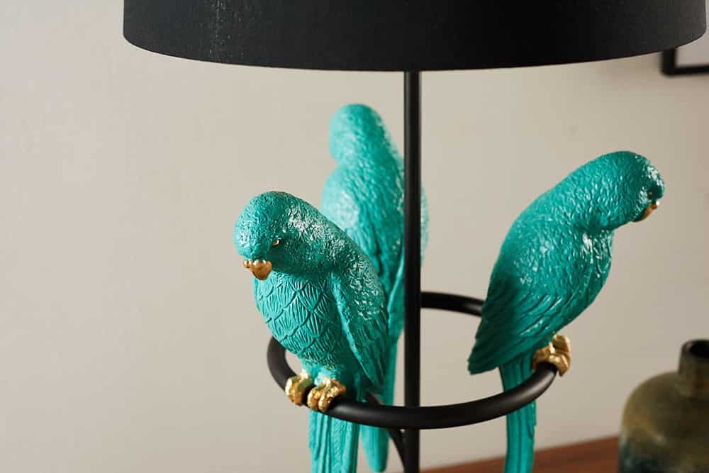 Lampe de table design WILDLIFE 75cm sculptures de perroquets rondes noir turquoise avec socle en marbre - 44356