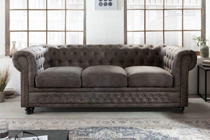 Canapé Chesterfield 3 places 205 cm vintage gris taupe 3 places avec surpiqûres boutons et âme à ressorts - 40517
