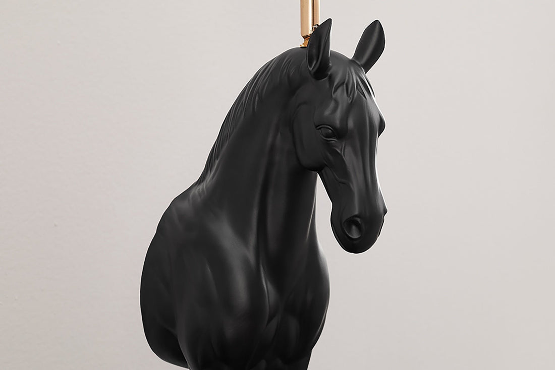 Lampe à poser noire BEAUTY 75cm cheval Sculpture noir or - 45665